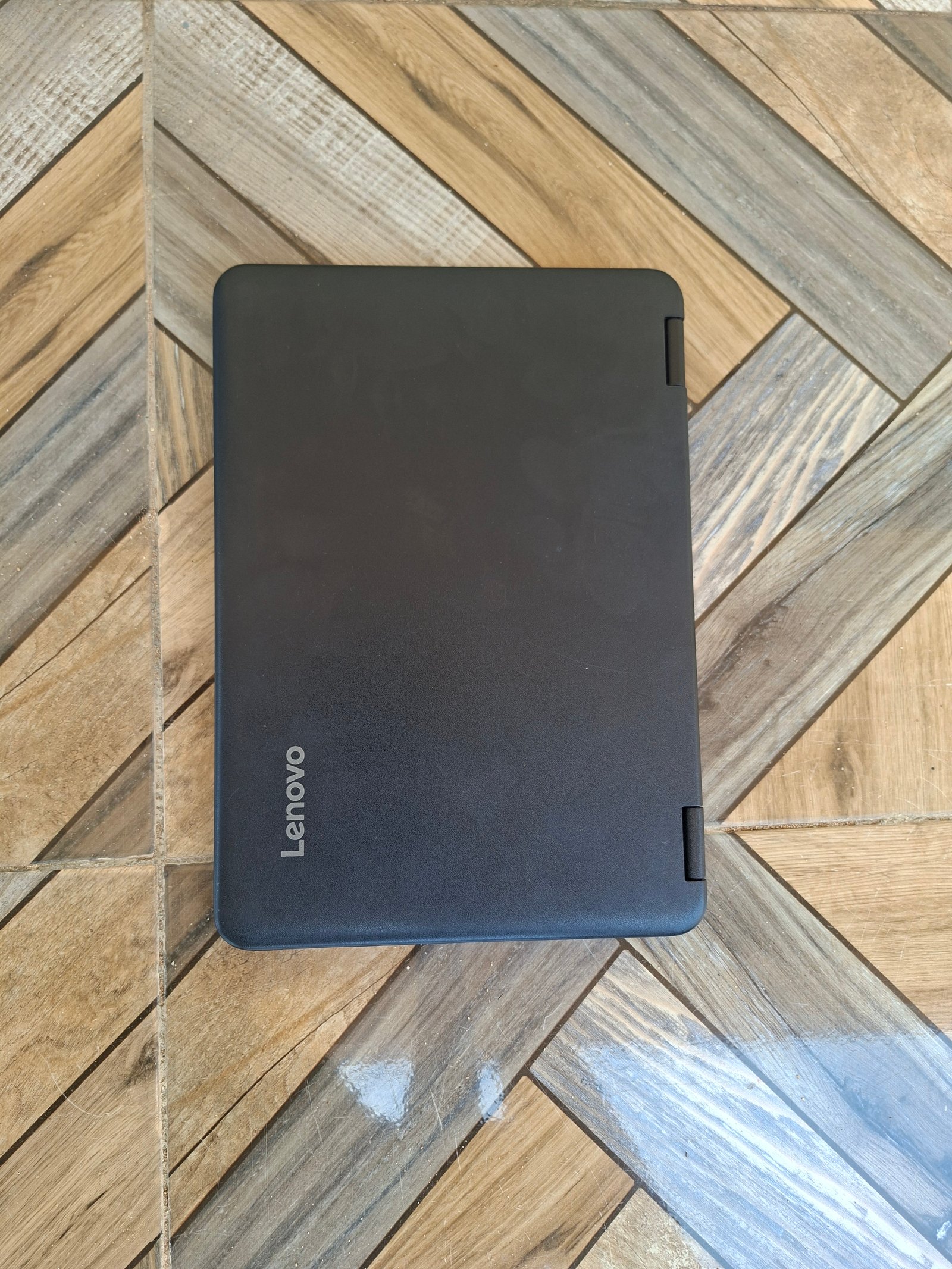 Lenovo N23 tactile rotatif 